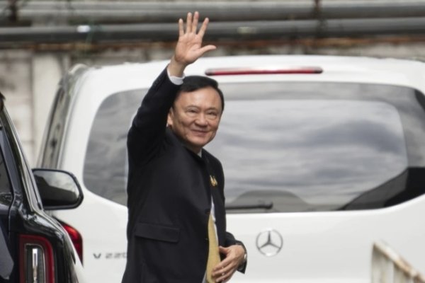 智财资本 泰国警方称他信乘机离开泰国，他信发声